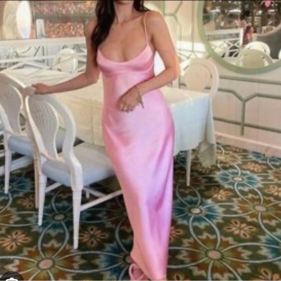 ZARA PINK SATIN EFFECY CUT OUT DRESS - VIRAL TIKTOK - Picture 7 of 14